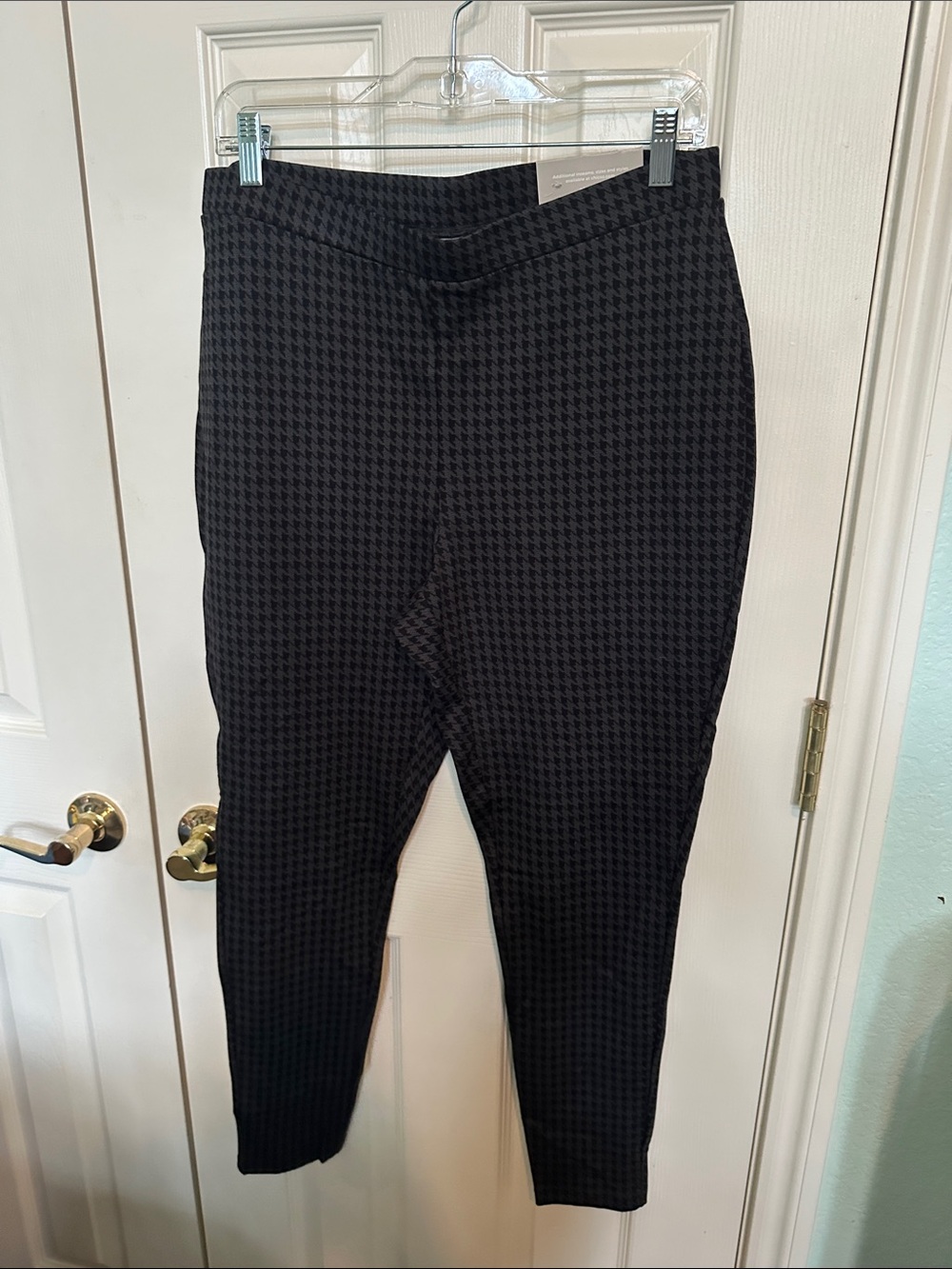 Chico's Black Houndstooth Ponte Pull-On Pants